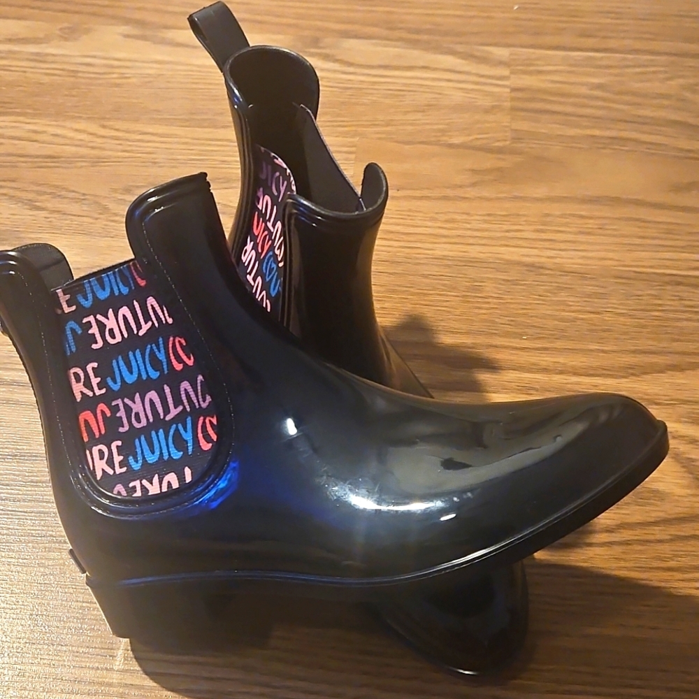 Juicy Couture Chelsea Waterproof Women’s Rubber Rain Boots